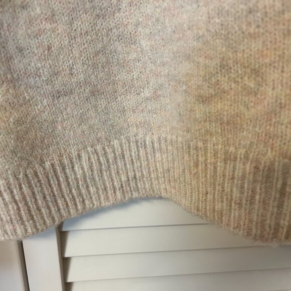 New Cupecakes & Cashmere Sweater: Size XL - Picture 8 of 10